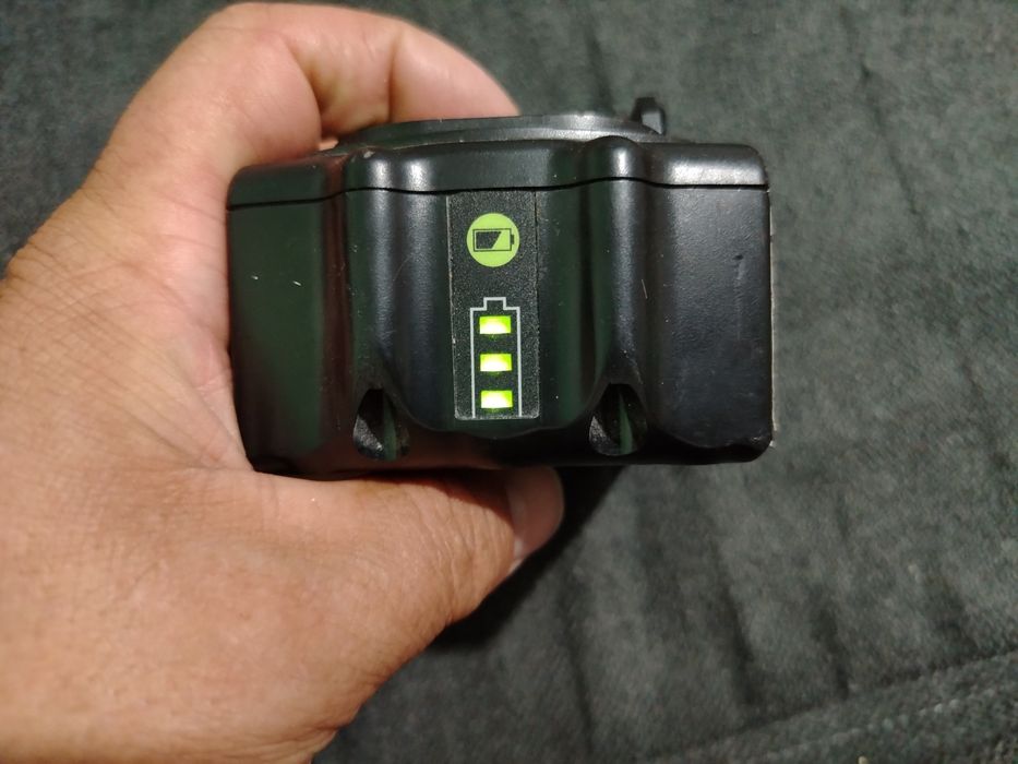 Acumulator baterie Makita 18v  5,5A în stare bună