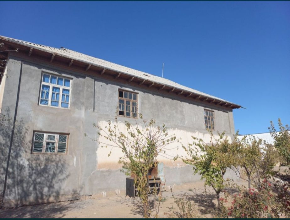 Termiz shahrida barcha sharoitlarga ega ikki qavatli uy-joy sotiladi