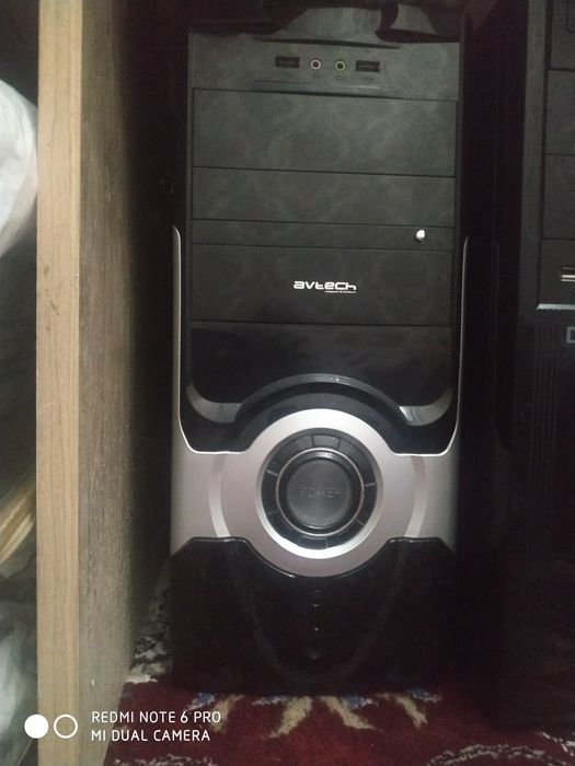 Kampuyutr Delux ekran