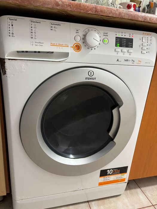 Vând mașină de spălat rufe Indesit, cu uscător