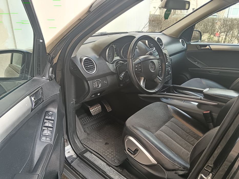 Mercedes ML autoutilitară 5 locuri