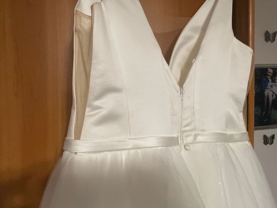 Rochie mireasa cu trena, voal 1,80 m și cercuri, toate incluse in pret