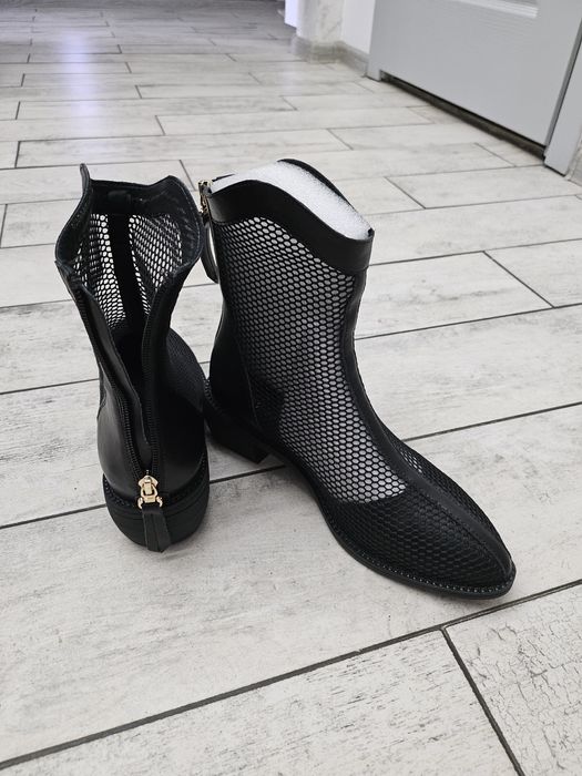 Ghete de vara din piele