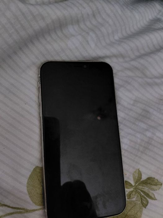 Продам айфон 11.