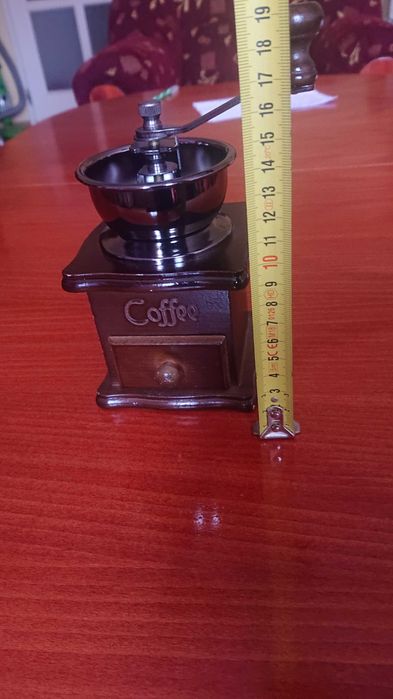 Нова ръчна мелничка за мелене на кафе, подправки.