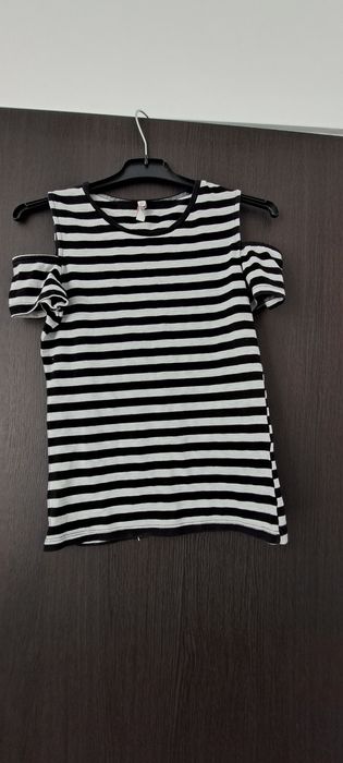Tricou cu dungi cu umeri goi