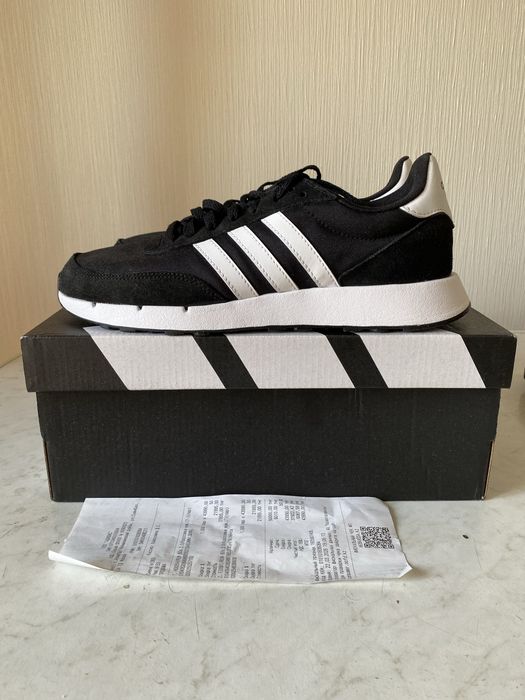 Продам новые кроссовки adidas