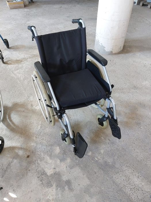 Scaun cu rotile multifunctional