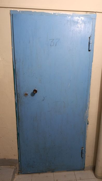 Продам стальную дверь