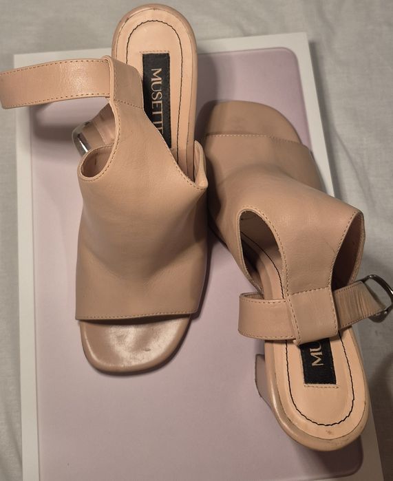 Sandale  musette, nude/bej-rozaliu, cu toc gros

Material cu aspect de pi