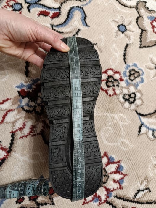 Продам кроссовки мужские