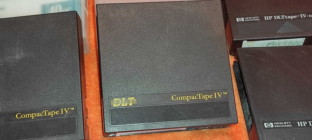 15 bucati Casete / cartdrige - de stocare de date ( DLT )