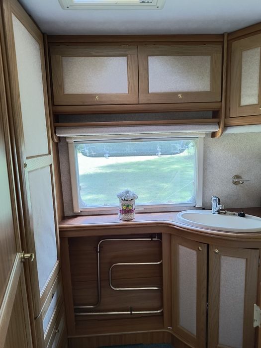 Rulota 2 axe Himer Eriba lux an 2004 cu toate actele la zi