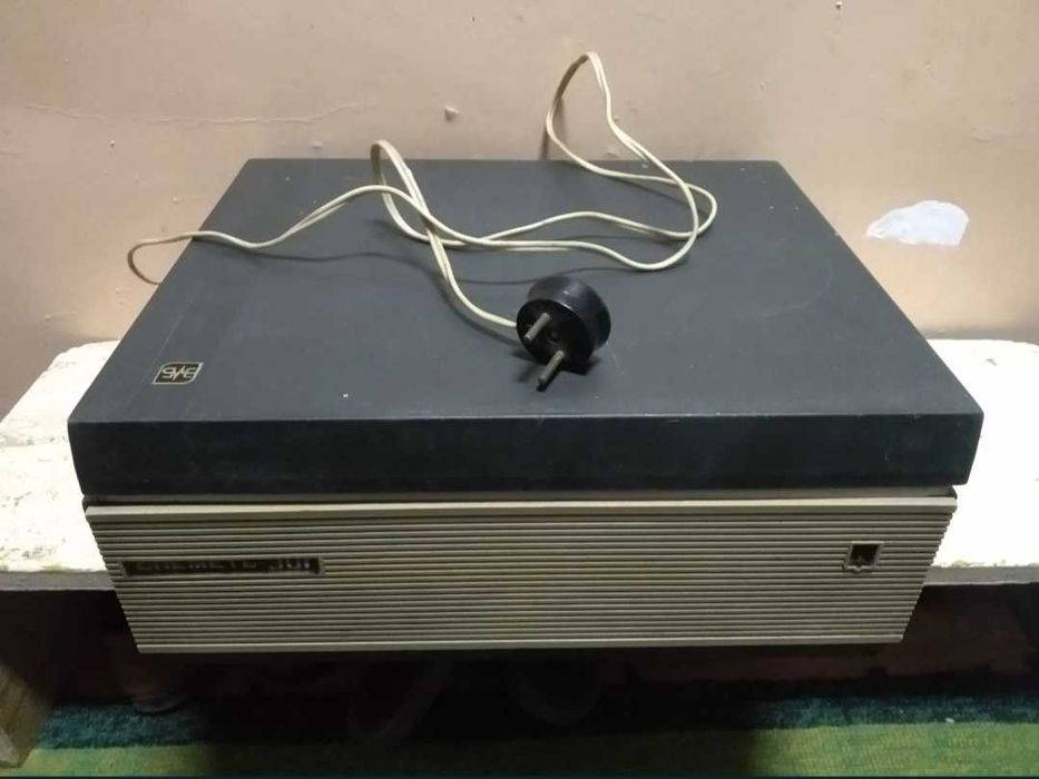 Катушечный магнитофон Снежеть-301.