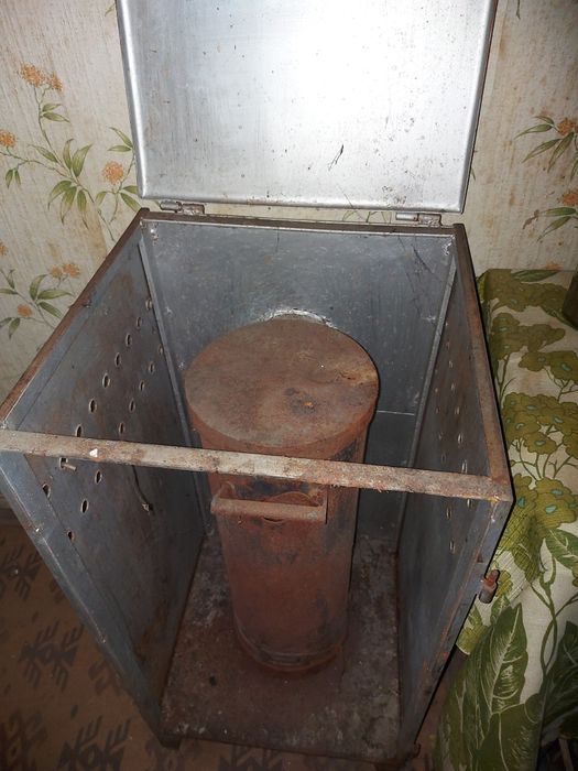 Печка на дърва с подвижен контейнер