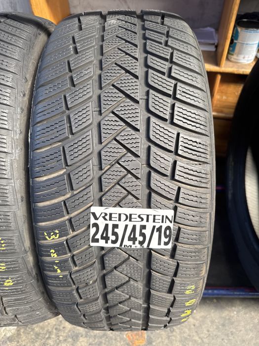 245/45/19 Vredestein M+S