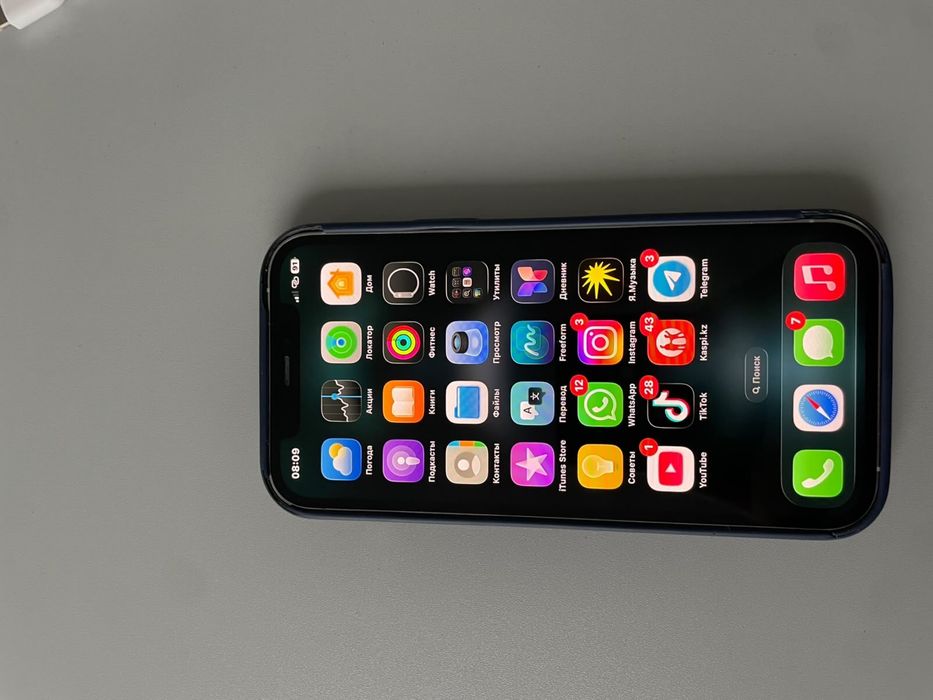 продам iphone в хорошем состояний
