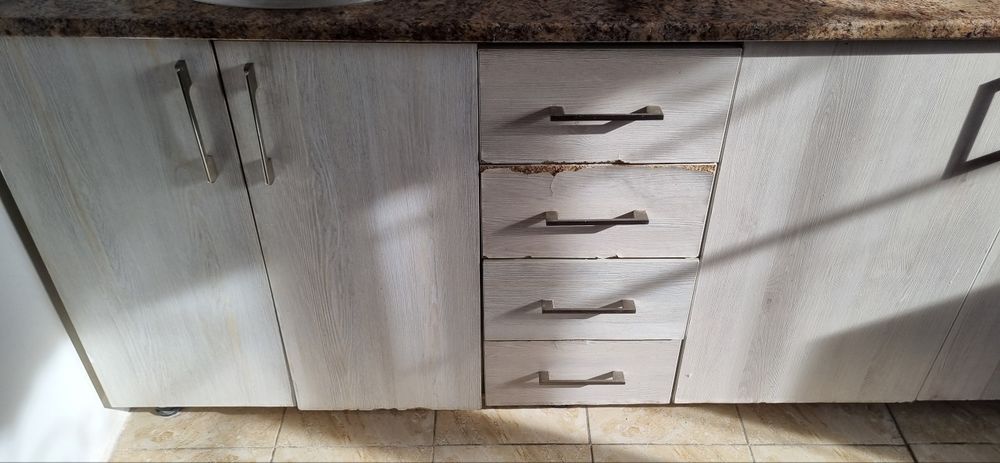 Продаётся кухонный мебель