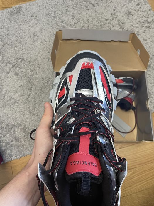 Balenciaga tracks 44