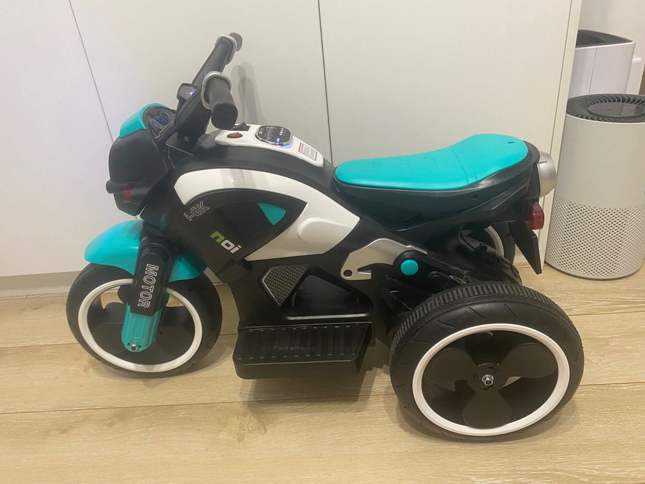 Motocicleta Electrica Pentru Copii, Muzica Si Lumini, 2 Motoare, Negru/Verde, 12V - 216PS Performanta – 2 motoare, baterie 12V