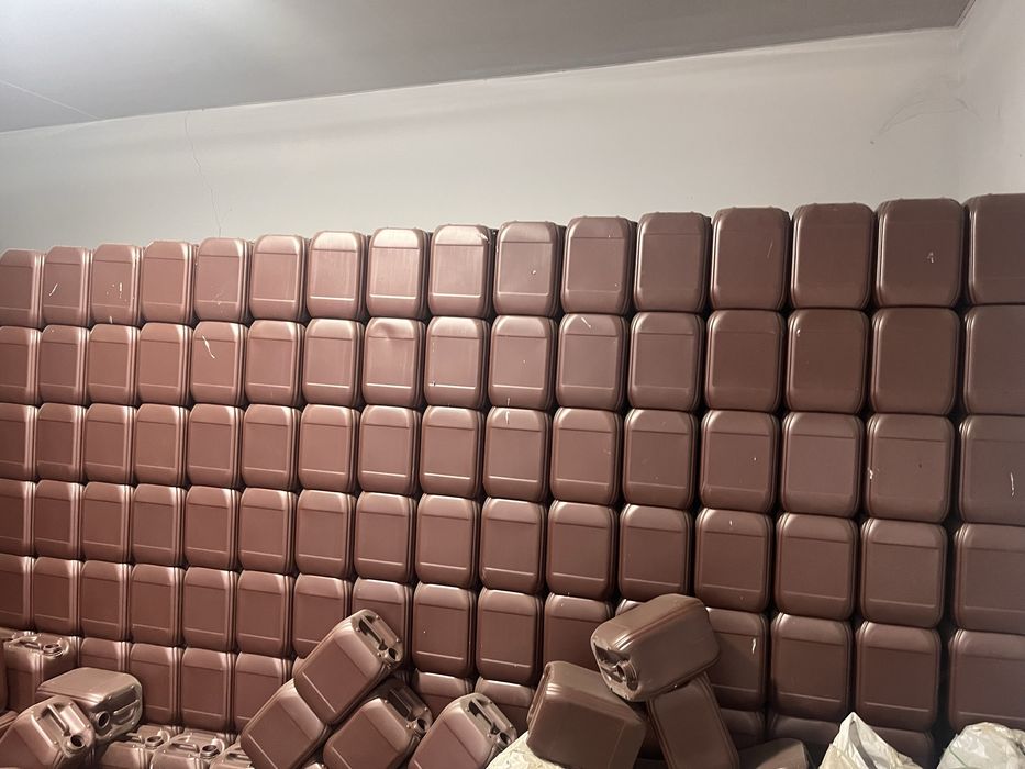 Канистры 1 литр, 5, 10 литров, новые.