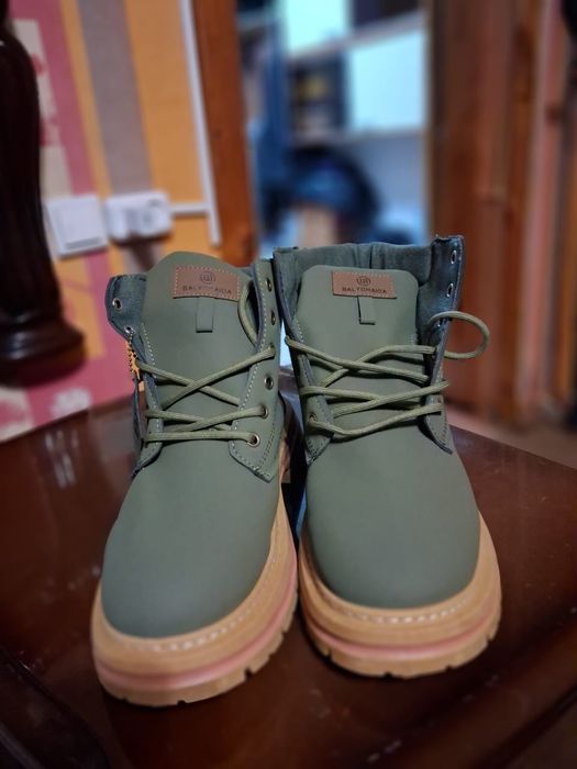 Продам демисизоные мужские ботинки