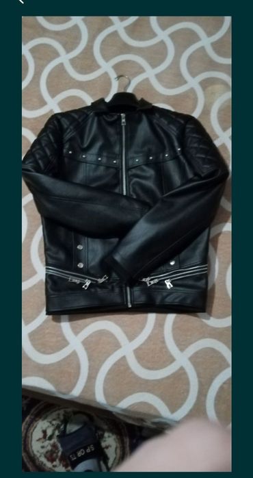 Vând geacă de piele