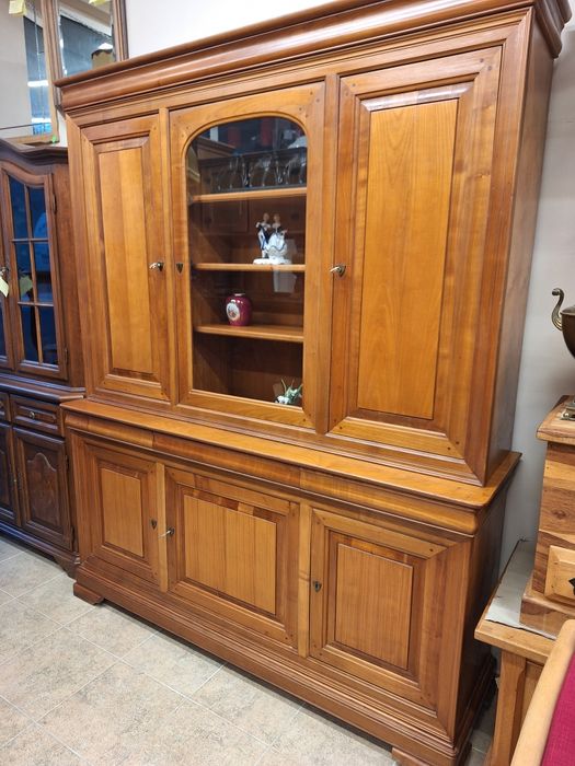 Луксозен трапезен бюфет череша масив