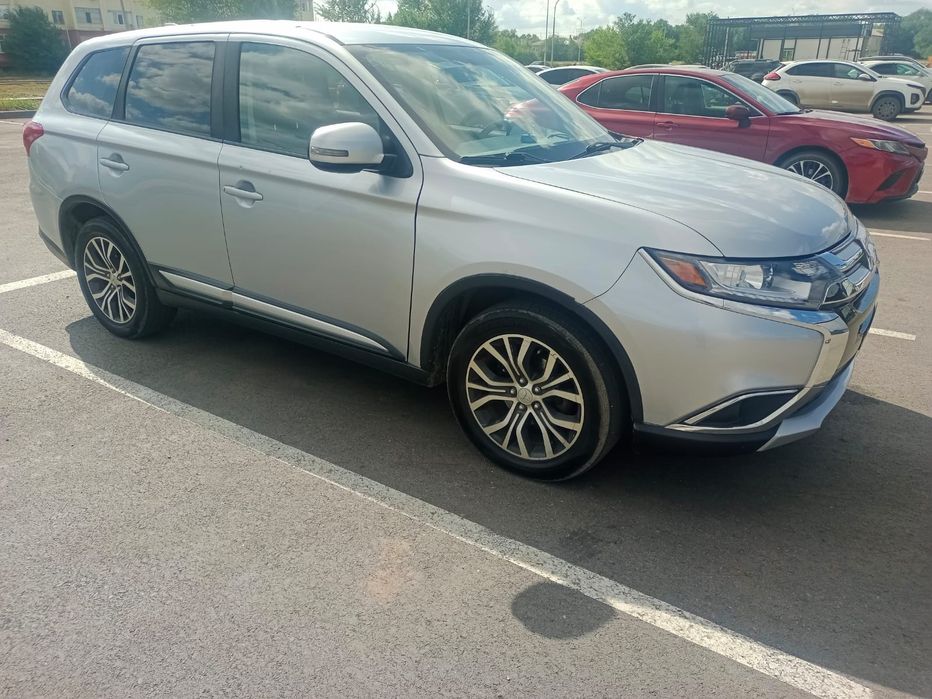 Mitsubishi outlander 2017 г.