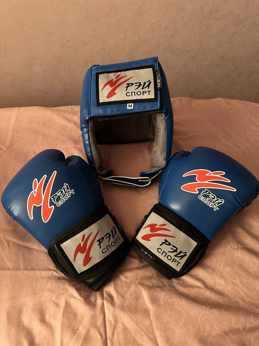 Продам оригинальный шлем и перчатки для кикбоксинга
