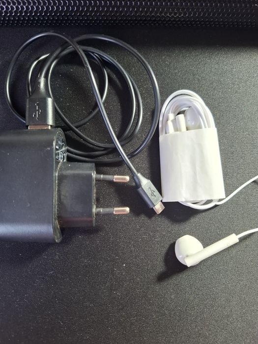 Смартфон новый. Коробочка, чехол  имеется.