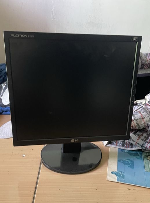 Монитор LG 17 диагональ
