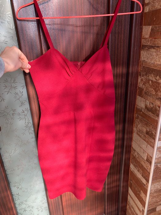 Дрехи - Червена рокля С размер / Синя рокля с десени С размер