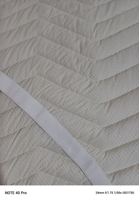 Наматрасник на резинке  Хорошего качества