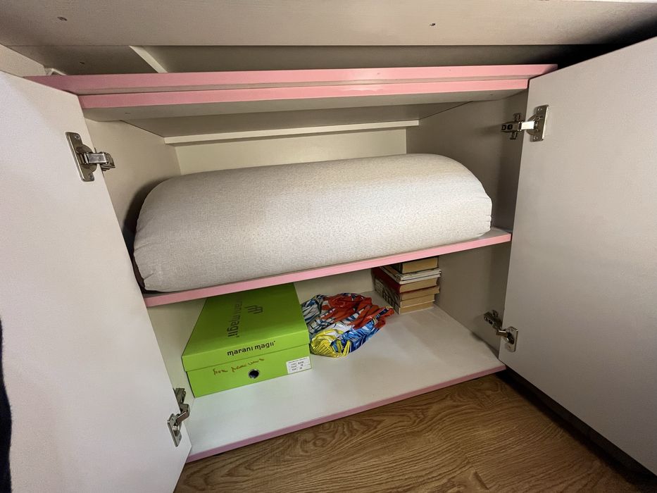 Продам стол с полками