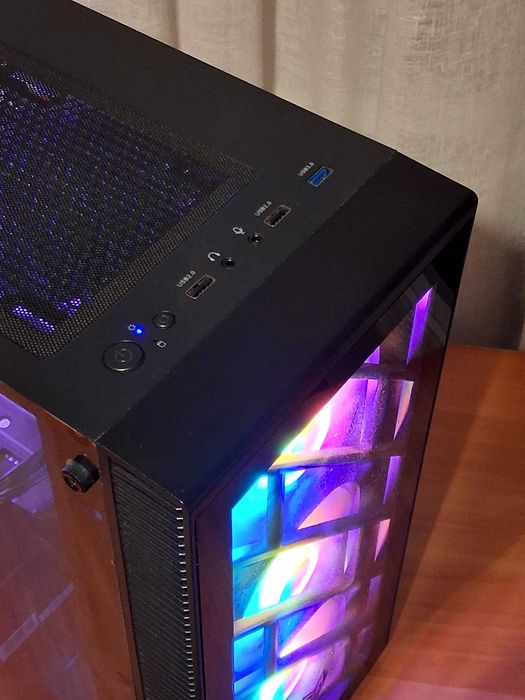 Геймърски компютър/ Microsoft Windows 10 Pro/ Ryzen 5 5500/ с включени аксесоари.