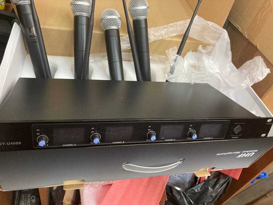 ОТличные микрофоны для караоке клубов 4 микрофона  радиус до 100м