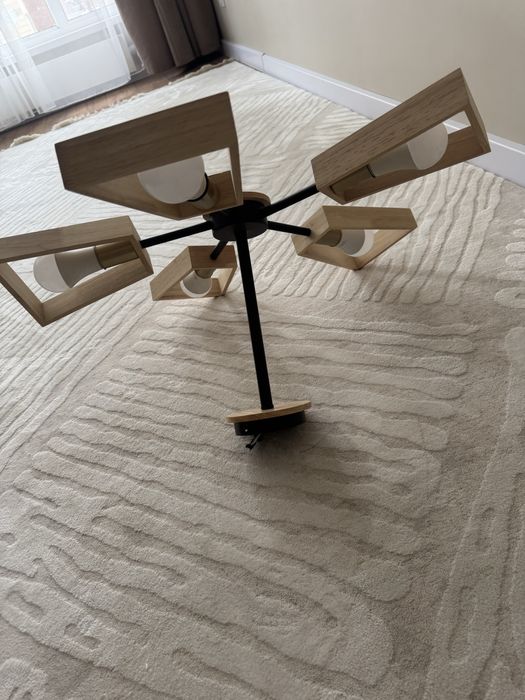 Продам люстру в отличном состоянии