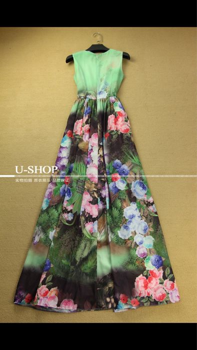 Продам платье с цветочным принтом