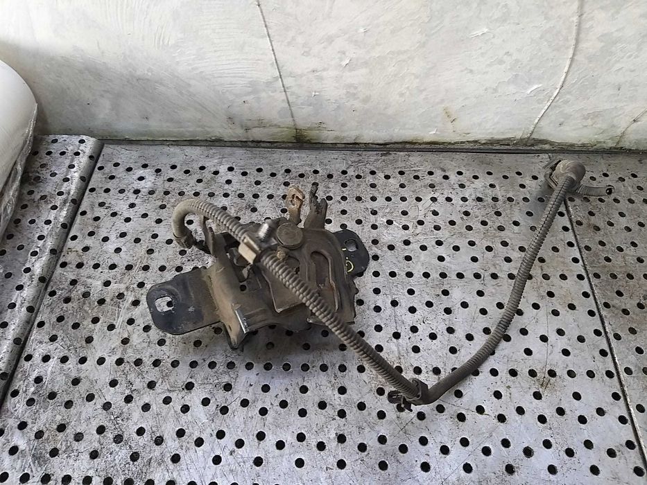 Broasca capota vw golf 4 1j