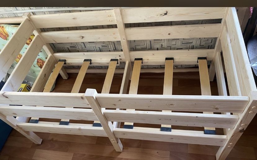 Продаю детская кроватка с матрасам