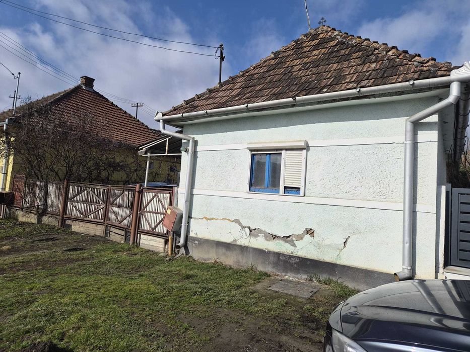 Vand casa cu gradina si anexe gospodaresti