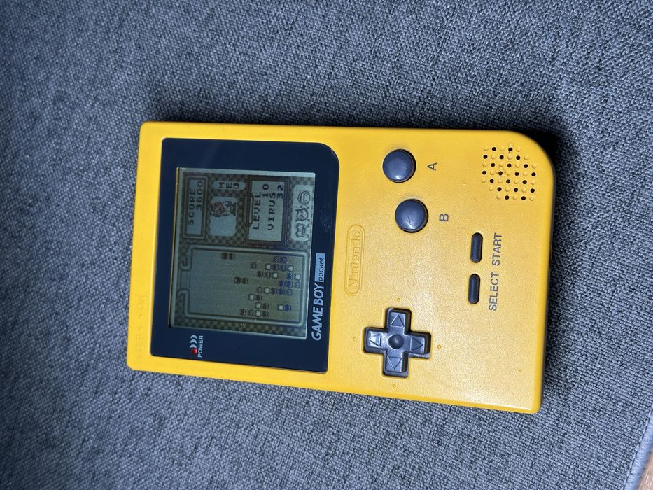 Nintendo game boy pocket