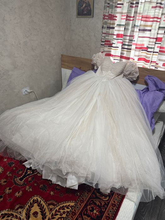 De vânzare rochie de mireasă