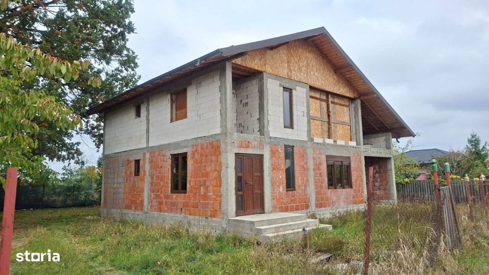 Casa Suseni-Cersani constructie solida, teren 578 mp, zona superba