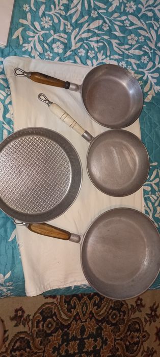 Продаю советские сковородки