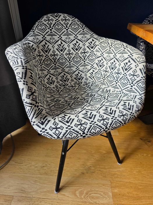 Трапезни столове с подлакътници