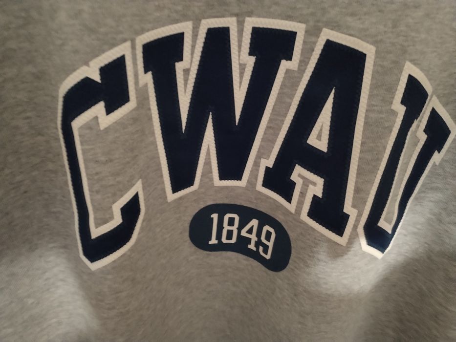 Продам свитшот S новый