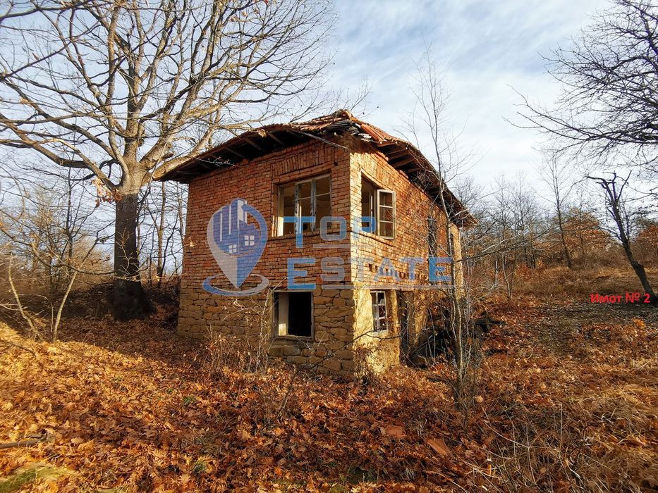 Пет къщи и два парцела в село Кавлак, област Велико Търново