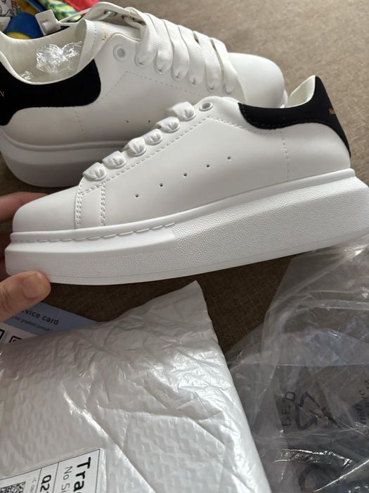 Vând alexander McQueen